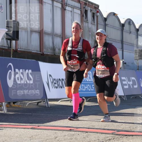 03.10.2025 - Köhlbrandbrückenlauf Luisa Fischer http://msf.ph/oto/9044148 03.10.2025 13:40:48 Ziel 5495, 5496, 5558, 6134, 6135 meine-sportfotos.de