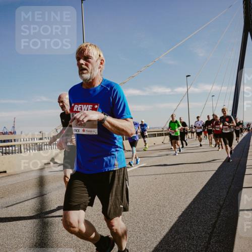 03.10.2025 - Köhlbrandbrückenlauf Michael Burmester http://msf.ph/oto/9044149 03.10.2025 12:25:52 Position 1 2930 meine-sportfotos.de