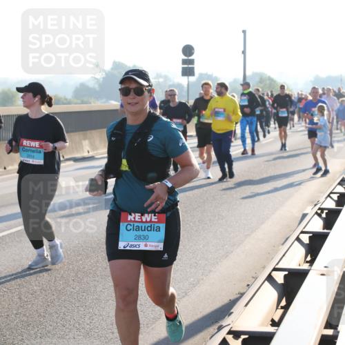 03.10.2025 - Köhlbrandbrückenlauf Lena Gebhardt http://msf.ph/oto/9044151 03.10.2025 09:27:05 Position 1 2014, 2830, 6 meine-sportfotos.de