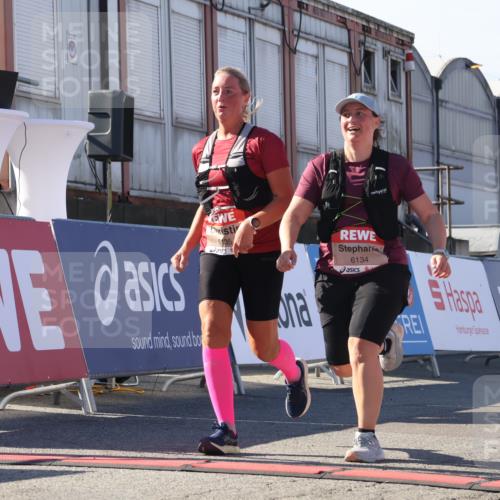 03.10.2025 - Köhlbrandbrückenlauf Luisa Fischer http://msf.ph/oto/9044153 03.10.2025 13:40:48 Ziel 5495, 5496, 5558, 6134, 6135 meine-sportfotos.de