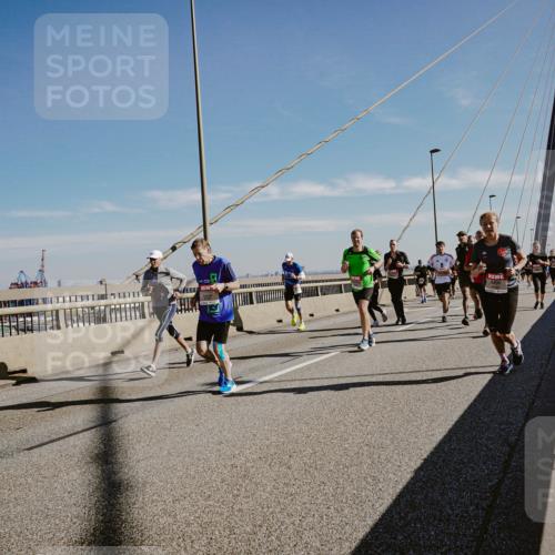 03.10.2025 - Köhlbrandbrückenlauf Michael Burmester http://msf.ph/oto/9044155 03.10.2025 12:25:53 Position 1  meine-sportfotos.de