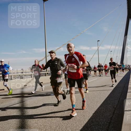 03.10.2025 - Köhlbrandbrückenlauf Michael Burmester http://msf.ph/oto/9044193 03.10.2025 12:25:55 Position 1 4310 meine-sportfotos.de
