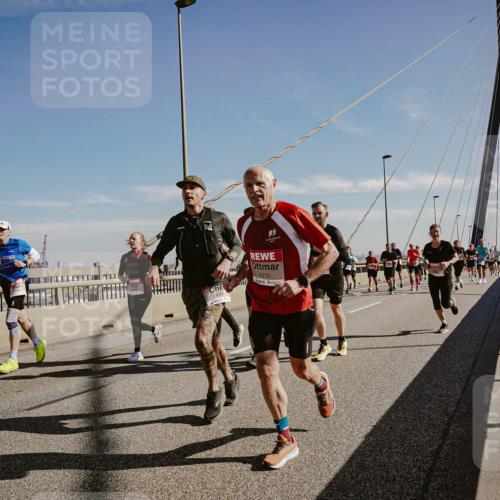 03.10.2025 - Köhlbrandbrückenlauf Michael Burmester http://msf.ph/oto/9044197 03.10.2025 12:25:56 Position 1 4310 meine-sportfotos.de
