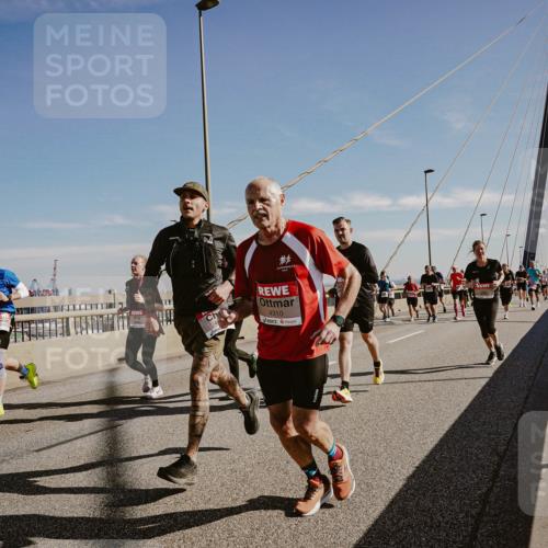 03.10.2025 - Köhlbrandbrückenlauf Michael Burmester http://msf.ph/oto/9044204 03.10.2025 12:25:56 Position 1 4310 meine-sportfotos.de