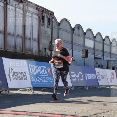 03.10.2025 - Köhlbrandbrückenlauf Luisa Fischer http://msf.ph/oto/9044212 03.10.2025 13:41:01 Ziel 5495, 5496, 6317, 6437 meine-sportfotos.de