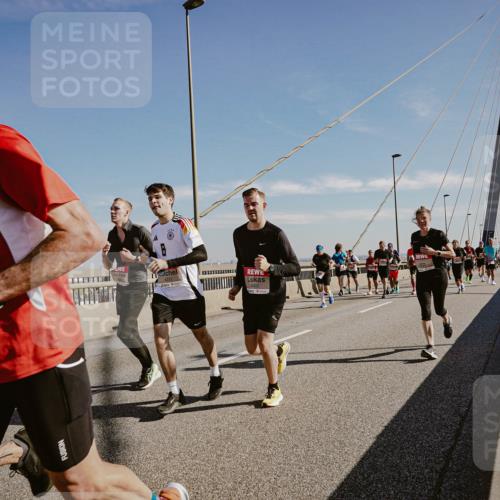 03.10.2025 - Köhlbrandbrückenlauf Michael Burmester http://msf.ph/oto/9044213 03.10.2025 12:25:56 Position 1 4995, 49900 meine-sportfotos.de