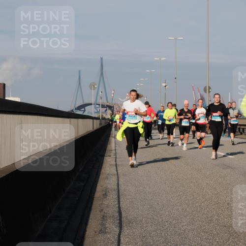 03.10.2025 - Köhlbrandbrückenlauf Fabian Wolf http://msf.ph/oto/9044214 03.10.2025 09:56:58 Position 3 1228, 1220 meine-sportfotos.de