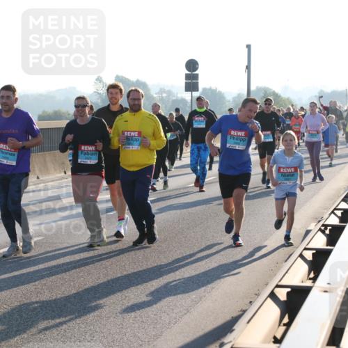 03.10.2025 - Köhlbrandbrückenlauf Lena Gebhardt http://msf.ph/oto/9044215 03.10.2025 09:27:08 Position 1 3429 meine-sportfotos.de