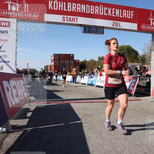 03.10.2025 - Köhlbrandbrückenlauf Lena Gebhardt http://msf.ph/oto/9044216 03.10.2025 13:19:38 Ziel 4691, 4971, 4981, 5047, 5148, 5405, 5578, 5647, 5648, 5650, 5838, 5931, 5975, 6382, 6383, 6600, 6776 meine-sportfotos.de