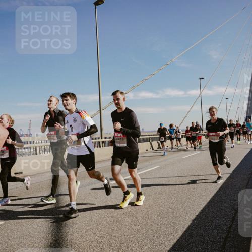 03.10.2025 - Köhlbrandbrückenlauf Michael Burmester http://msf.ph/oto/9044219 03.10.2025 12:25:56 Position 1  meine-sportfotos.de