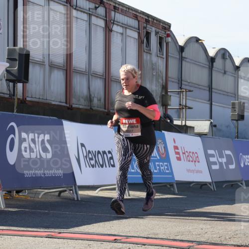 03.10.2025 - Köhlbrandbrückenlauf Luisa Fischer http://msf.ph/oto/9044220 03.10.2025 13:41:02 Ziel 5495, 5496, 6317, 6437 meine-sportfotos.de