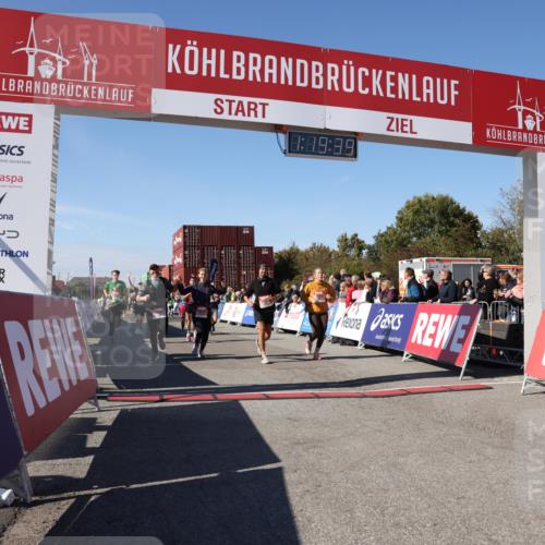 03.10.2025 - Köhlbrandbrückenlauf Lena Gebhardt http://msf.ph/oto/9044225 03.10.2025 13:19:40 Ziel 4691, 4981, 5047, 5148, 5647, 5648, 5650, 5838, 5931, 5975, 6382, 6383, 6509, 6600, 6776 meine-sportfotos.de