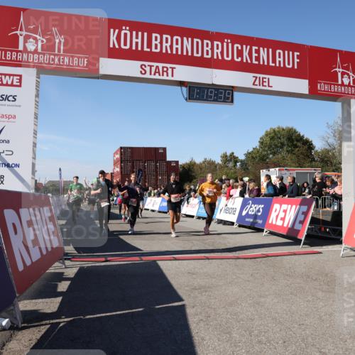 03.10.2025 - Köhlbrandbrückenlauf Lena Gebhardt http://msf.ph/oto/9044232 03.10.2025 13:19:40 Ziel 4691, 4981, 5047, 5148, 5647, 5648, 5650, 5838, 5931, 5975, 6382, 6383, 6509, 6600, 6776 meine-sportfotos.de