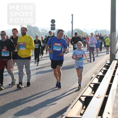 03.10.2025 - Köhlbrandbrückenlauf Lena Gebhardt http://msf.ph/oto/9044235 03.10.2025 09:27:08 Position 1 3429, 3451, 2862 meine-sportfotos.de