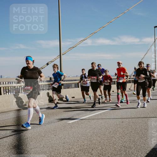 03.10.2025 - Köhlbrandbrückenlauf Michael Burmester http://msf.ph/oto/9044242 03.10.2025 12:25:59 Position 1  meine-sportfotos.de