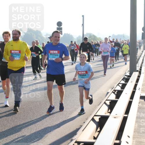 03.10.2025 - Köhlbrandbrückenlauf Lena Gebhardt http://msf.ph/oto/9044244 03.10.2025 09:27:09 Position 1 3429, 3451, 2862, 2861 meine-sportfotos.de