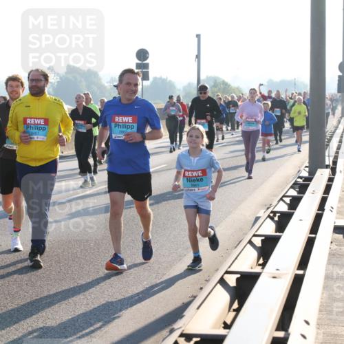03.10.2025 - Köhlbrandbrückenlauf Lena Gebhardt http://msf.ph/oto/9044247 03.10.2025 09:27:09 Position 1 3429, 3451, 2862, 2861 meine-sportfotos.de