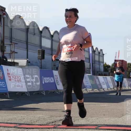 03.10.2025 - Köhlbrandbrückenlauf Luisa Fischer http://msf.ph/oto/9044259 03.10.2025 13:41:05 Ziel 6317, 6437 meine-sportfotos.de