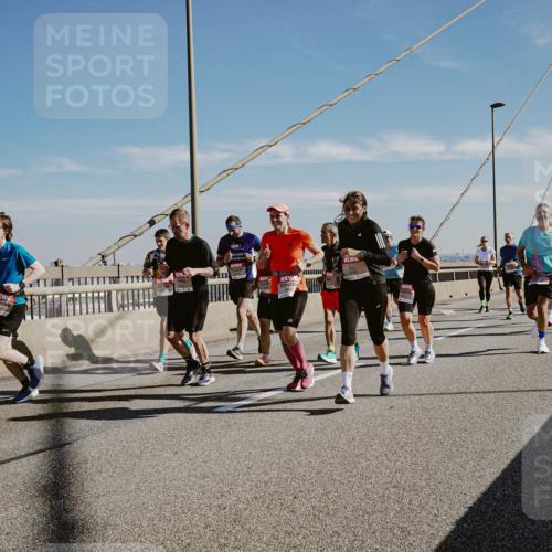 03.10.2025 - Köhlbrandbrückenlauf Michael Burmester http://msf.ph/oto/9044261 03.10.2025 12:26:00 Position 1  meine-sportfotos.de