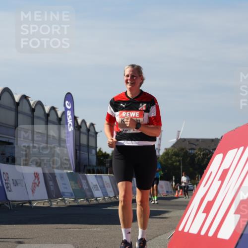 03.10.2025 - Köhlbrandbrückenlauf Luisa Fischer http://msf.ph/oto/9044295 03.10.2025 13:41:15 Ziel 5116, 5121, 5197, 5421, 6437 meine-sportfotos.de