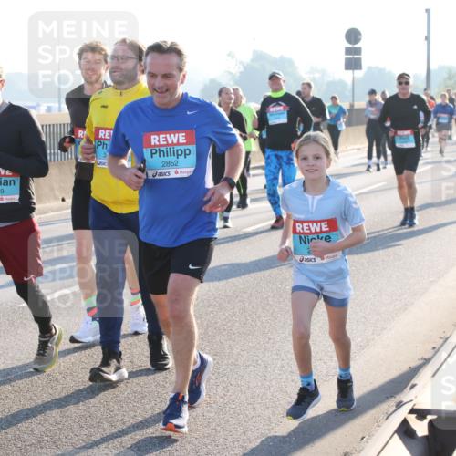 03.10.2025 - Köhlbrandbrückenlauf Lena Gebhardt http://msf.ph/oto/9044297 03.10.2025 09:27:10 Position 1 3429, 3, 2862 meine-sportfotos.de