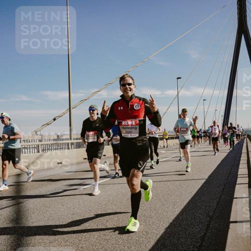 03.10.2025 - Köhlbrandbrückenlauf Michael Burmester http://msf.ph/oto/9044316 03.10.2025 12:26:03 Position 1 6696 meine-sportfotos.de