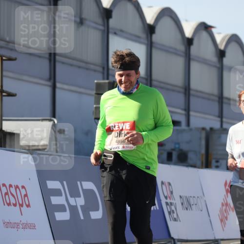 03.10.2025 - Köhlbrandbrückenlauf Luisa Fischer http://msf.ph/oto/9044318 03.10.2025 13:41:34 Ziel 4894, 5228, 5230, 6462 meine-sportfotos.de