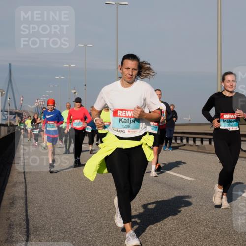 03.10.2025 - Köhlbrandbrückenlauf Fabian Wolf http://msf.ph/oto/9044327 03.10.2025 09:57:02 Position 3 1228, 1272, 3057 meine-sportfotos.de