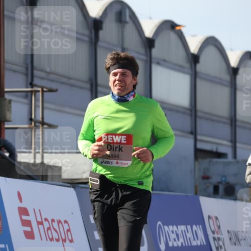 03.10.2025 - Köhlbrandbrückenlauf Luisa Fischer http://msf.ph/oto/9044330 03.10.2025 13:41:35 Ziel 4894, 5228, 5230, 6462 meine-sportfotos.de