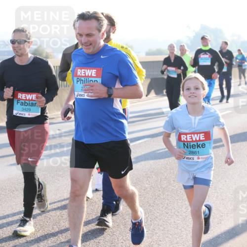 03.10.2025 - Köhlbrandbrückenlauf Lena Gebhardt http://msf.ph/oto/9044332 03.10.2025 09:27:10 Position 1 3429, 2861 meine-sportfotos.de