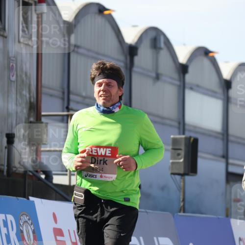 03.10.2025 - Köhlbrandbrückenlauf Luisa Fischer http://msf.ph/oto/9044337 03.10.2025 13:41:36 Ziel 4894, 5228, 5230, 6462 meine-sportfotos.de