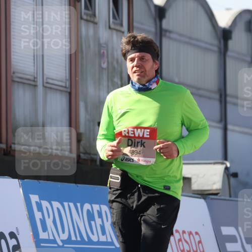 03.10.2025 - Köhlbrandbrückenlauf Luisa Fischer http://msf.ph/oto/9044349 03.10.2025 13:41:36 Ziel 4894, 5228, 5230, 6462 meine-sportfotos.de