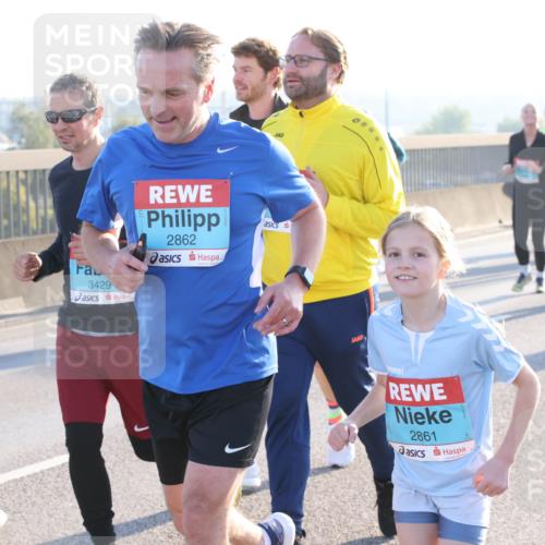 03.10.2025 - Köhlbrandbrückenlauf Lena Gebhardt http://msf.ph/oto/9044354 03.10.2025 09:27:11 Position 1 2988, 3429, 2862, 2861 meine-sportfotos.de