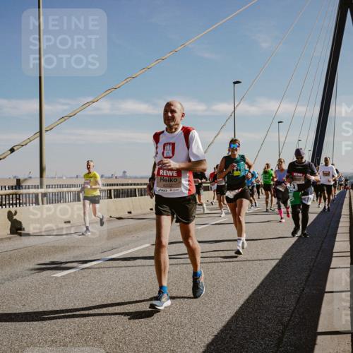 03.10.2025 - Köhlbrandbrückenlauf Michael Burmester http://msf.ph/oto/9044358 03.10.2025 12:26:06 Position 1 6232 meine-sportfotos.de