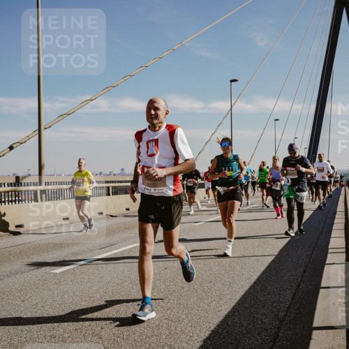 03.10.2025 - Köhlbrandbrückenlauf Michael Burmester http://msf.ph/oto/9044363 03.10.2025 12:26:06 Position 1 6232, 2425 meine-sportfotos.de