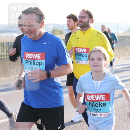 03.10.2025 - Köhlbrandbrückenlauf Lena Gebhardt http://msf.ph/oto/9044371 03.10.2025 09:27:11 Position 1 2988, 2862, 3451, 2861 meine-sportfotos.de