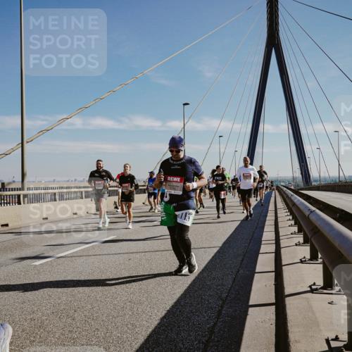 03.10.2025 - Köhlbrandbrückenlauf Michael Burmester http://msf.ph/oto/9044378 03.10.2025 12:26:08 Position 1 6742 meine-sportfotos.de
