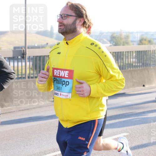 03.10.2025 - Köhlbrandbrückenlauf Lena Gebhardt http://msf.ph/oto/9044385 03.10.2025 09:27:12 Position 1 3429, 3451 meine-sportfotos.de