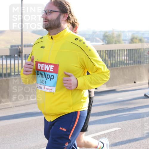 03.10.2025 - Köhlbrandbrückenlauf Lena Gebhardt http://msf.ph/oto/9044388 03.10.2025 09:27:12 Position 1 3451 meine-sportfotos.de