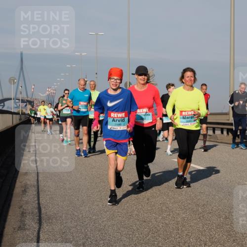 03.10.2025 - Köhlbrandbrückenlauf Fabian Wolf http://msf.ph/oto/9044396 03.10.2025 09:57:05 Position 3 1843, 2996, 3060, 3062 meine-sportfotos.de