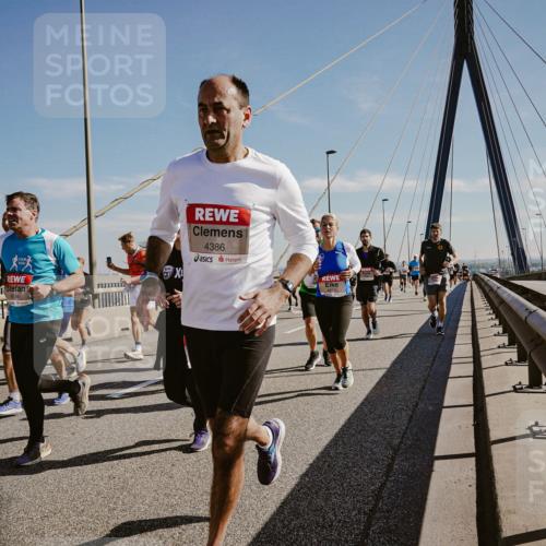 03.10.2025 - Köhlbrandbrückenlauf Michael Burmester http://msf.ph/oto/9044411 03.10.2025 12:26:11 Position 1 4386 meine-sportfotos.de