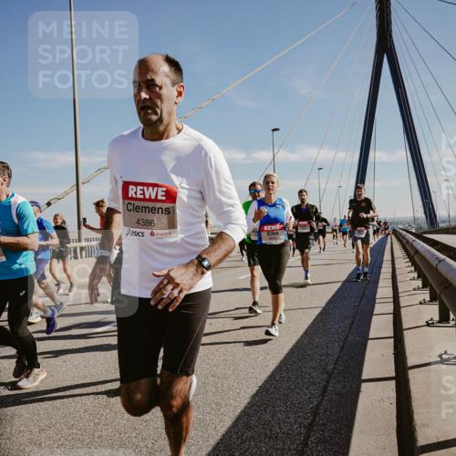 03.10.2025 - Köhlbrandbrückenlauf Michael Burmester http://msf.ph/oto/9044416 03.10.2025 12:26:11 Position 1 4386 meine-sportfotos.de