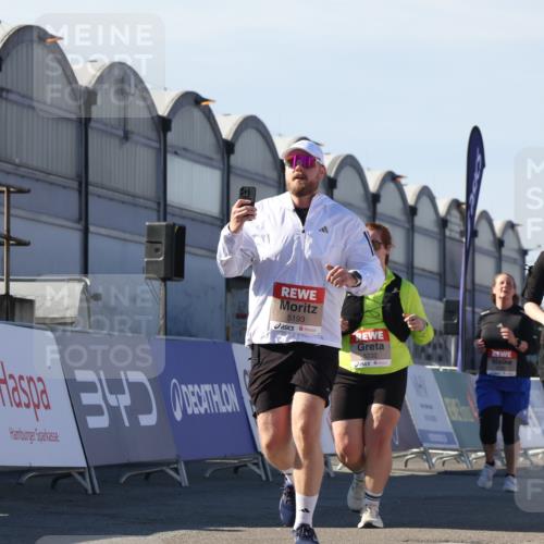 03.10.2025 - Köhlbrandbrückenlauf Luisa Fischer http://msf.ph/oto/9044421 03.10.2025 13:41:44 Ziel 4894, 5193, 5228, 5230, 5232, 5257 meine-sportfotos.de