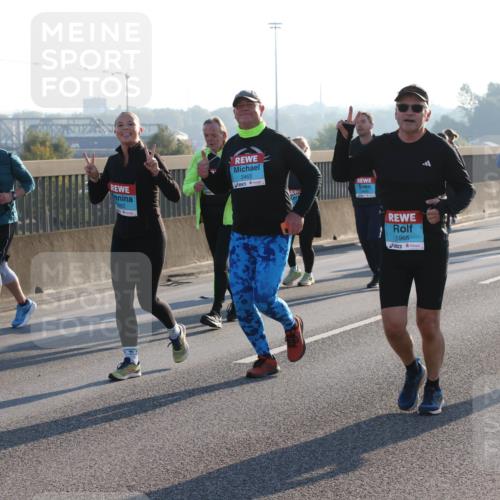 03.10.2025 - Köhlbrandbrückenlauf Lena Gebhardt http://msf.ph/oto/9044423 03.10.2025 09:27:13 Position 1 2463, 1965, 2551 meine-sportfotos.de