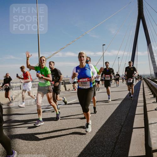03.10.2025 - Köhlbrandbrückenlauf Michael Burmester http://msf.ph/oto/9044426 03.10.2025 12:26:12 Position 1 4590, 6510 meine-sportfotos.de