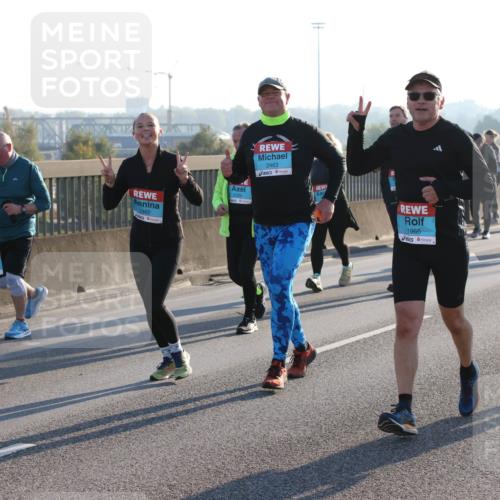 03.10.2025 - Köhlbrandbrückenlauf Lena Gebhardt http://msf.ph/oto/9044435 03.10.2025 09:27:13 Position 1 2462, 2505, 2463, 1965 meine-sportfotos.de