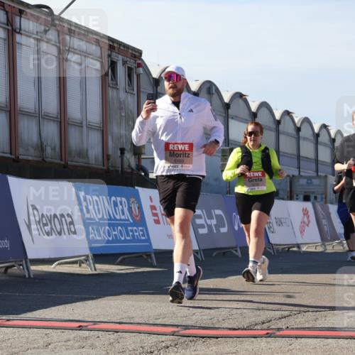 03.10.2025 - Köhlbrandbrückenlauf Luisa Fischer http://msf.ph/oto/9044438 03.10.2025 13:41:46 Ziel 4894, 5193, 5228, 5230, 5232, 5257 meine-sportfotos.de