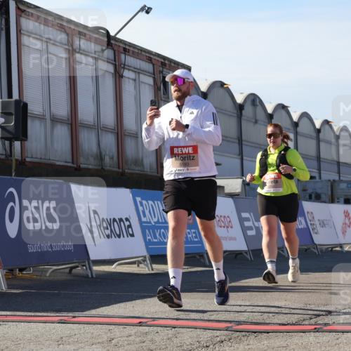 03.10.2025 - Köhlbrandbrückenlauf Luisa Fischer http://msf.ph/oto/9044441 03.10.2025 13:41:46 Ziel 4894, 5193, 5228, 5230, 5232, 5257 meine-sportfotos.de