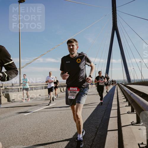 03.10.2025 - Köhlbrandbrückenlauf Michael Burmester http://msf.ph/oto/9044448 03.10.2025 12:26:14 Position 1 4236, 5792 meine-sportfotos.de