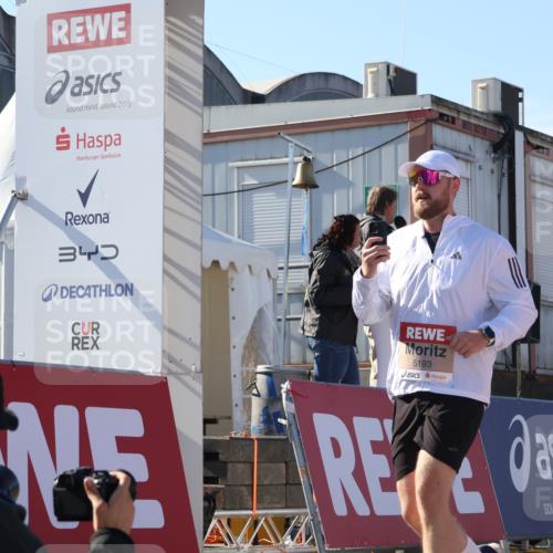 03.10.2025 - Köhlbrandbrückenlauf Luisa Fischer http://msf.ph/oto/9044457 03.10.2025 13:41:47 Ziel 4894, 5193, 5228, 5230, 5232, 5257 meine-sportfotos.de